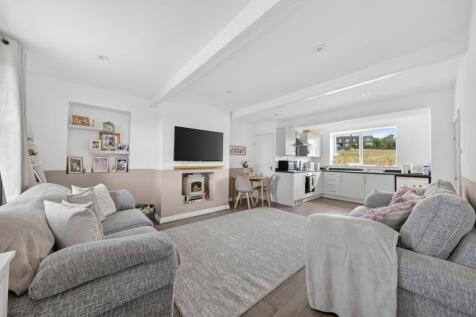OPEN-PLAN LIVING DINING KITCHEN
