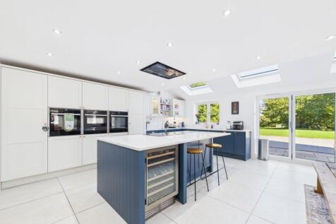 Kitchen centre island