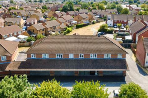 2-bed flat on Bower Manor Shopping Centre, Pollard Road, Bridgwater, Somerset, TA6 4YA, £1,100/mo