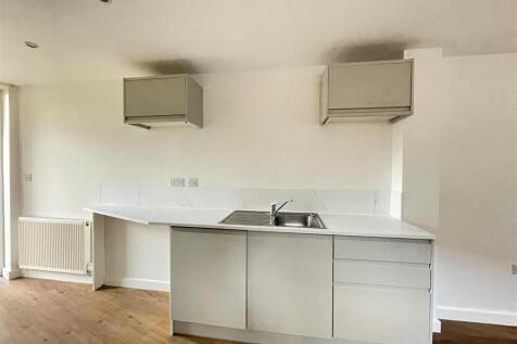 Newtown Court, Stamford photo 3
