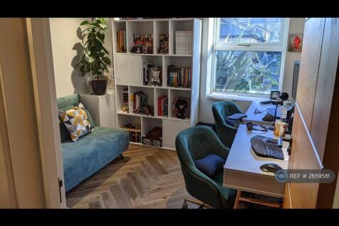 Bedroom 2 / Study
