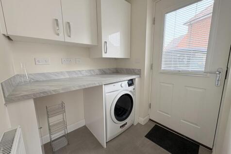 Cranwell Crescent photo 5