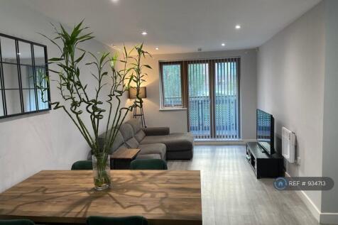 Lounge &amp; Dining