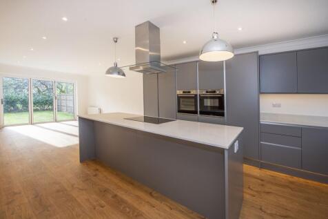 Lower Hampton Road, Sunbury-on-Thames, TW16 photo 3