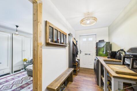 CAM02093G0-PR0053-STILL027