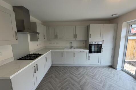Taranto Close, Widnes, Cheshire, WA8 photo 3