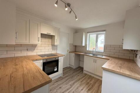 Kitchen 2.jpg