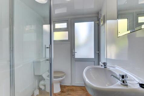 51 Elm Grove Bathroom 2