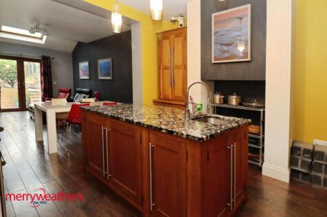 EXTENDED LIVING/KITCHEN ROOM