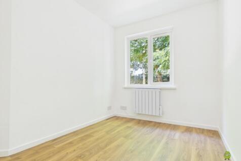 4 Heathlee Road, Crayford, Dartford photo 5