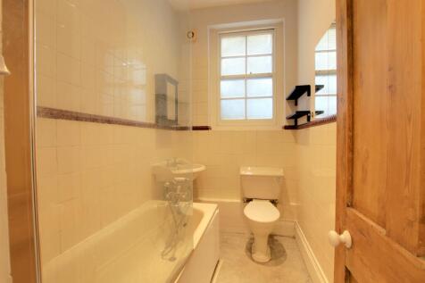 4 BATHROOM.jpg