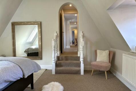 Master Bedroom Landing Outlook 453