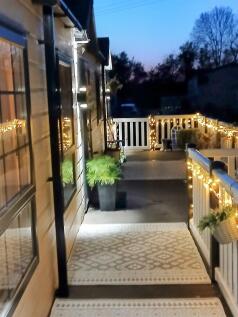 vendors Front dec...