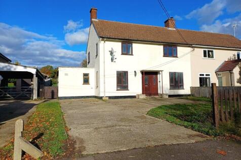 3 Bedroom Semi-Detached in IP13 7PZ