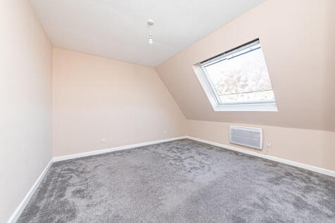 Eaton Court, Camberley photo 3