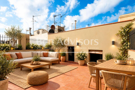 Atico-en-finca-modernista-con-terraza-al-lado-d...
