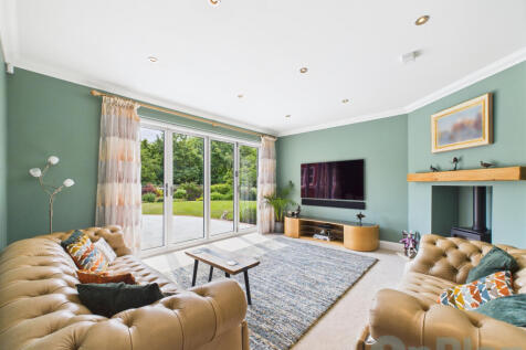 CAM04024G0-PR0028-STILL001