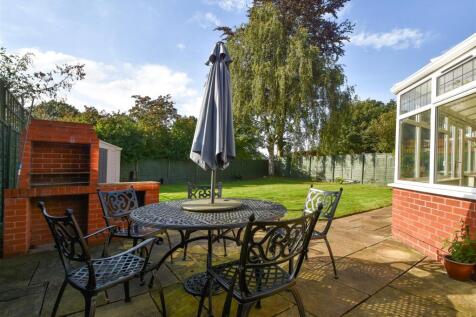 18 Corfton Drive - Garden.jpg