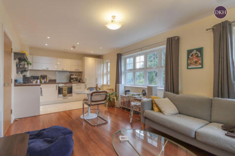 Campbell Court, Colnhurst Road photo 4
