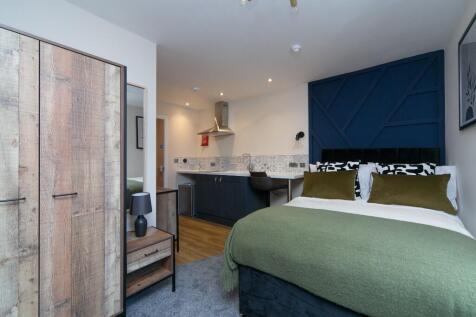 6 Bedroom House in CH42 9PR