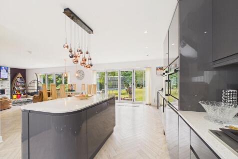 Kitchen/Diner and Family Area