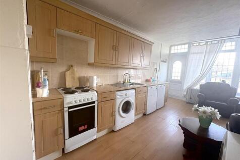 LOUNGE KITCHEN