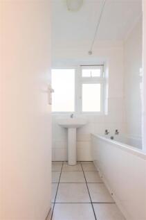 Flat 18 Belvedere Court small jpegs-16.jpg