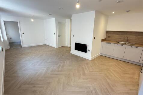 KITCHEN/LIVING