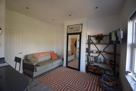 Flat , Collingwood Court, Old Road, Frinton-on-Sea photo 4