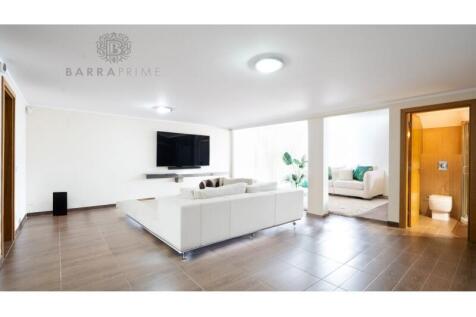 Villa with Private Pool and Garage in Paderne