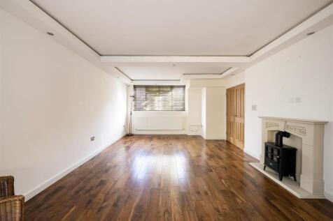 Hermitage Close, E18