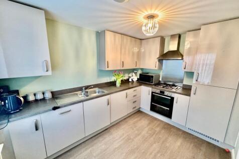 Champagne Fitted Kitchen 