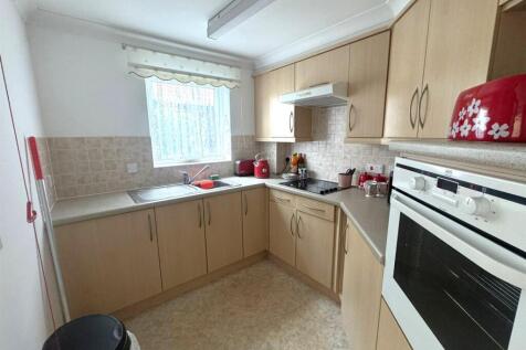 Windsor Way, Aldershot photo 3
