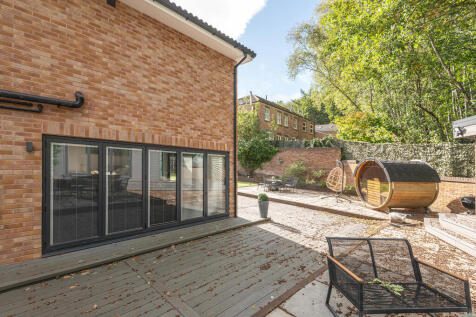 18 - 10 Bradfield...