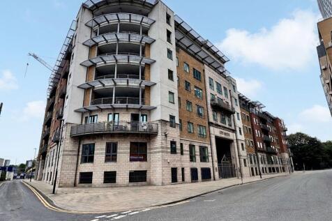 2-bed flat on City Road East, City South, M15, £1,350/mo