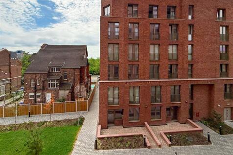 Trafford Gardens, M16 photo 4