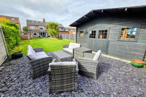 Seating Area and Summerhouse