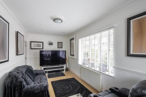 Bedroom 3 / Cinema Room