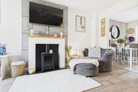 CAM03729G0-PR0099-STILL015