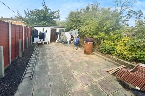 Carlyle Road, London, E12 photo 3