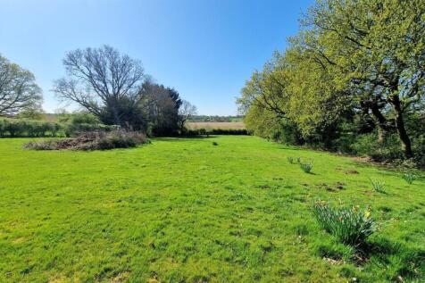DISTANT VIEW TO END OF GARDEN.jpg