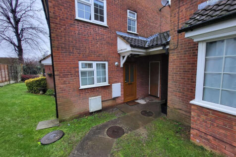 2 Bed End of Terrace