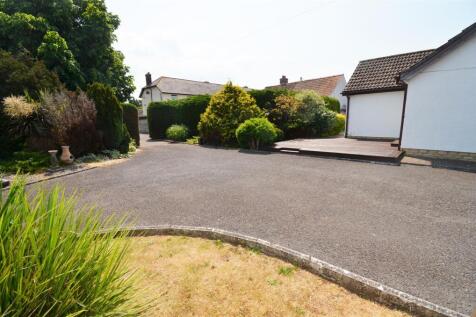 GARDEN &amp; PARKING