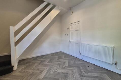 Kings Road, Ashton-Under-Lyne photo 5