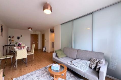 Living/dining area