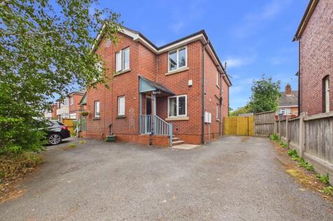 3-bed semi-detached on Newcastle Road, Newcastle Under Lyme, £1,100/mo