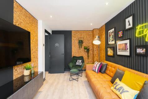 22. 44a Peveril Street - Lounge L