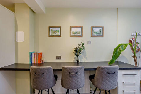 8636499-interior1...