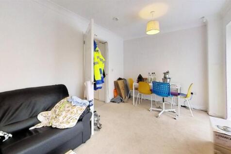 63-Elliot-Road-Bedro