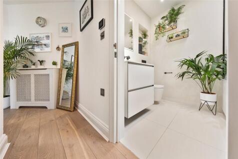property in Clanricarde Gardens, 
Notting Hill, W2